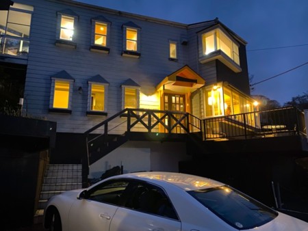 泊まれる居酒屋バル