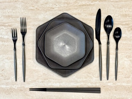 食器、カトラリー類です