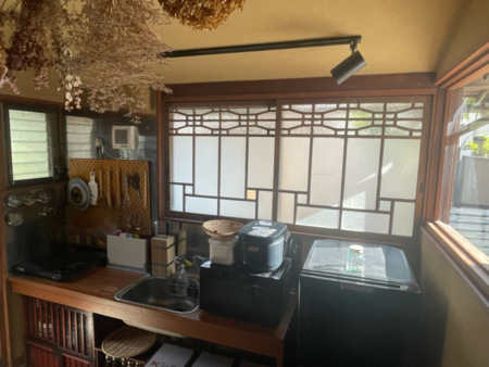 柔らかな光が差す和のキッチン